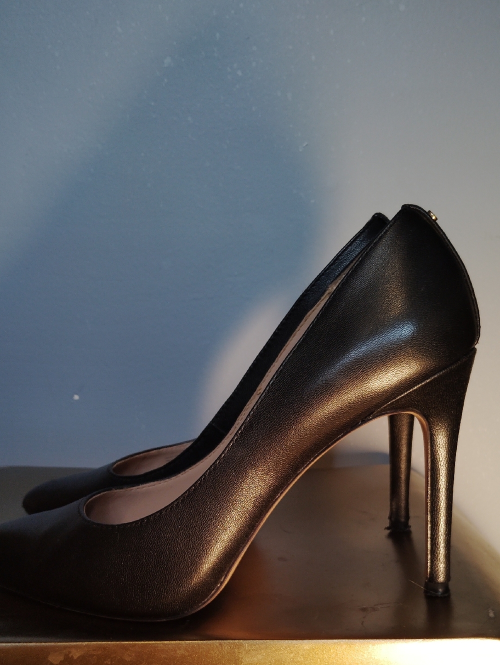 BCBG Classic Black Leather Women's High Heel Pumps 7